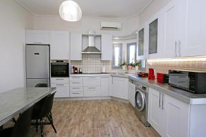 Kuchnia lub aneks kuchenny w obiekcie Villa Chroussa