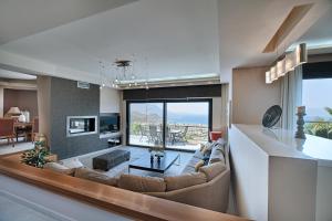 Μια τηλεόραση ή/και κέντρο ψυχαγωγίας στο Luxury Villa Argi infinity private pool