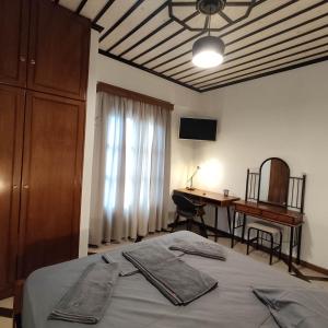Postel nebo postele na pokoji v ubytování Vrionis House