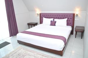 Rúm í herbergi á Seaside Villa & Muse Beach Resto