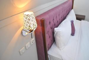 Rúm í herbergi á Seaside Villa & Muse Beach Resto