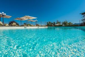 Bazén v ubytování Relais Paradiso Resort & Spa nebo v jeho okolí