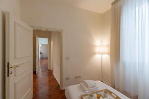 Postel nebo postele na pokoji v ubytování Seta spacious apartment next to the Duomo
