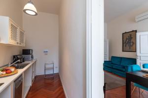 Kuchyň nebo kuchyňský kout v ubytování Seta spacious apartment next to the Duomo