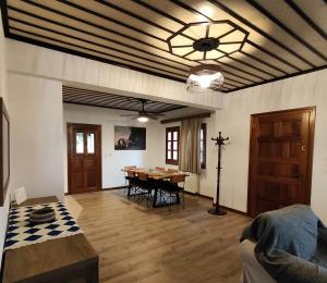 Posezení v ubytování Vrionis House