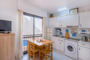 Kuchyňa alebo kuchynka v ubytovaní MARINASUNBEACH APARTAMENTO LA SAL 2