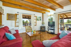 Televízia a/alebo spoločenská miestnosť v ubytovaní Villa Monserrat by Villa Plus
