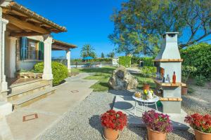 Vonkajšia záhrada v ubytovaní Villa Monserrat by Villa Plus