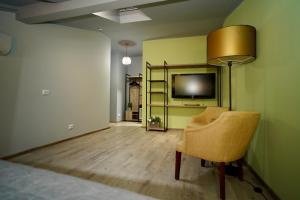 TV a/nebo společenská místnost v ubytování CORVIN HOUSE