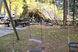 Aed väljaspool majutusasutust Chesa Dominium