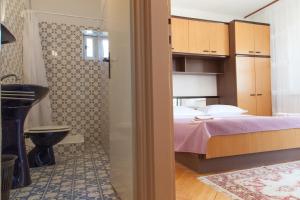 Letto o letti in una camera di Mimice View