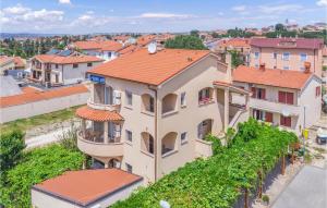 Budova, v ktorej sa apartmán nachádza + 19 fotografií