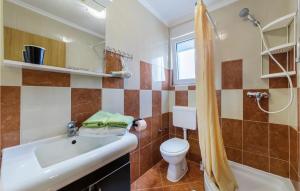 Kúpeľňa v ubytovaní 1 Bedroom Lovely Apartment In Medulin