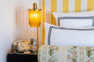 Postel nebo postele na pokoji v ubytování Hôtel Le Y