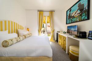 Postel nebo postele na pokoji v ubytování Hôtel Le Y