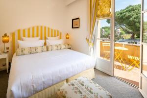 Postel nebo postele na pokoji v ubytování Hôtel Le Y