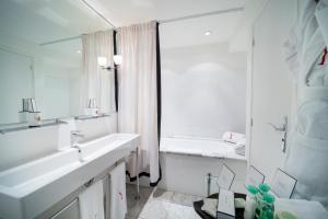 Koupelna v ubytování Hôtel Le Y