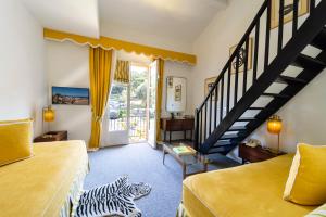 Posezení v ubytování Hôtel Le Y