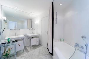 Koupelna v ubytování Hôtel Le Y