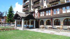 Galeriebild der Unterkunft RTA Hotel Catturani in Madonna di Campiglio