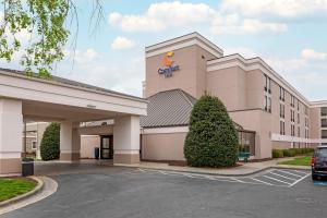 a front view of a hotel with a parking lot at Comfort Inn University Durham - Chapel Hill in Durham