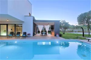 Gallery image of Luxury Villa Hedone with heated pool, welness and playground in Rakalj
