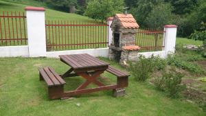 Ogród w obiekcie Apartament na Górce