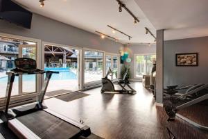 Phòng/tiện nghi tập thể dục tại Beautiful 2 bedroom town home in Sunrise Ridge