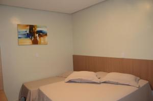 سرير أو أسرّة في غرفة في Hotel Grutta