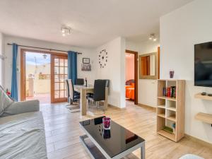 TV a/nebo společenská místnost v ubytování Vv Casa Maruca Accesibilidad - Playa 5 min