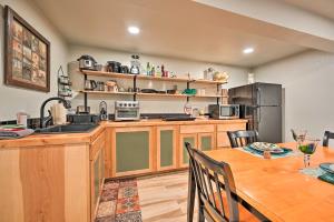 Guest Suite with Patio in Arizona Wine Country的厨房或小厨房