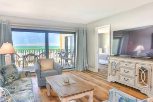 Gallery image of 103 - Sandy Shores in St. Pete Beach