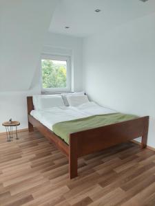 Un pat sau paturi într-o cameră la Apartma VALI
