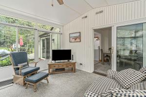 a living room with a tv and a couch at Tower Hill Cottage in Sawyer