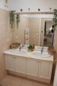 LA VILLA ONDINE - Spacieux appartement sur les collines Nicoises - Piscine - 2 parkings - Clim - Wifi