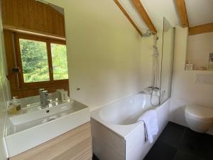 Koupelna v ubytování Verbier Sunny apt, fabulous view & balcony, sleeps 8