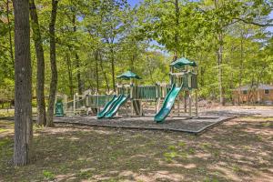 um parque infantil com dois escorregas num parque em Poconos Family Getaway with Fire Pit and 2 Game Rooms em Pocono Summit