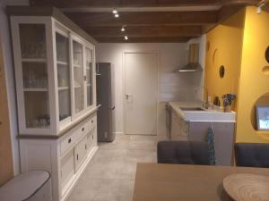 Kuchyň nebo kuchyňský kout v ubytování B&B De Kaagse Boer