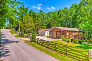 Gallery image of Country Cottage Less Than 3 Mi to Dale Hollow Lake! in Byrdstown