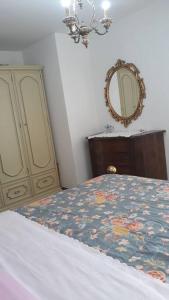 a bedroom with a bed and a dresser and a mirror at Location Serafina Pennapiedimonte in Pennapiedimonte