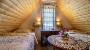 Un pat sau paturi într-o cameră la Holiday house Nature
