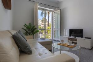 Et opholdsområde på Apartamentos El Capitan Veneno by Cadiz4Rentals