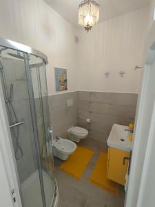 A bathroom at Positanobay