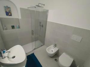 A bathroom at Positanobay
