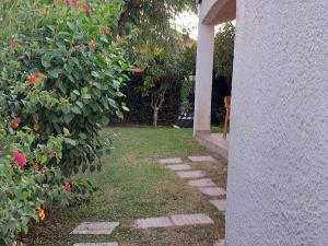 Zahrada ubytování Villa Anesis-Παραθαλάσσια βίλα