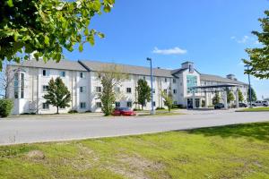 Photo de la galerie de l'établissement Motel 6-Whitby, ON - Toronto East, à Whitby