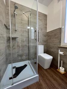 Koupelna v ubytování O&W Ferienhaus mit Pool nähe Nürburgring, Adenau
