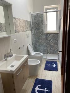 a bathroom with a toilet and a sink and a shower at Stefano apartment 2km Tropea boat cruise included in Parghelia