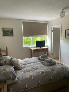 Katil atau katil-katil dalam bilik di Charleston Apartment Self Catering 5 min drive from town centre