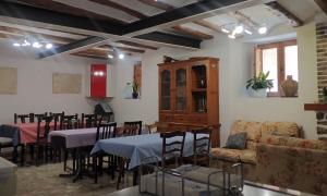 En restaurant eller et spisested på Albergue Casa de l'Aigua